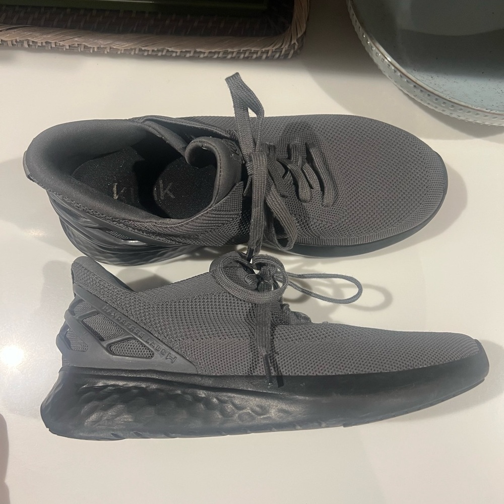 Kizik shoes grey men size 8.5 woman size 10 good condition hands free shoes